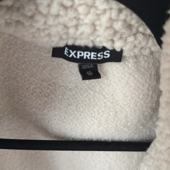 Express Puff shoulder fleece jacket ❄️ - Picture 2 of 5